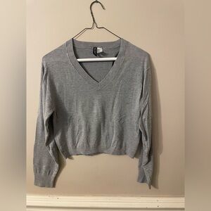 Women’s H&M Gray Cropped V-Neck Sweater Top Shirt Size XXS Long Sleeves